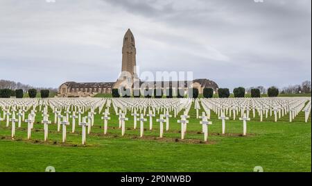 Landschaft rund um das Douaumont-Ossarium, ein Denkmal in der Nähe von Verdun in Frankreich Stockfoto