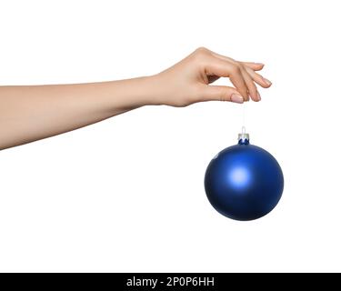 Blaue Kugel, weihnachtsball in Frauenhand Stockfoto
