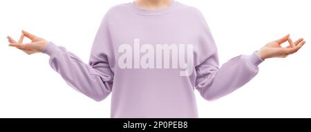Abgeschnittene Aufnahme einer Frau in lavendelfarbenem Sweatshirt, die Mudra, Meditation, Entspannungsgeste vorführt. Webbanner. Stockfoto