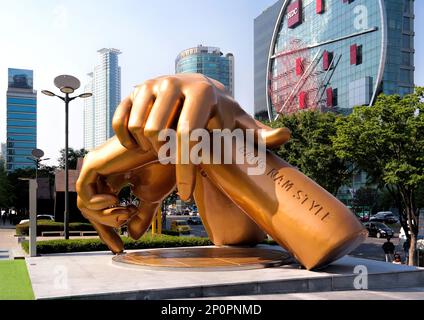Seoul, Südkorea, Mai. 2019 - lustige Bronzeskulptur der Statue im gangnam-Stil von Psy vor dem Coex Stockfoto