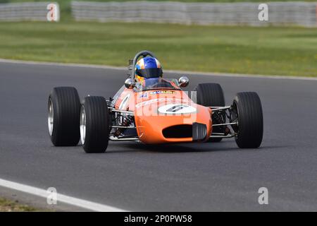 Leif Bosson, Brabham BT28, HSCC Historic Formula 3 Championship, zwanzig Minuten Rennzeit für Autos, die zwischen Januar 1964 und Ende 1 antraten Stockfoto