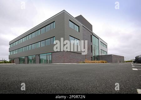 Das Launchpad-Gebäude. Ein neues Büro- und Werkstattzentrum im Southend Airport Business Park. Entworfen von BDP, gebaut von Morgan Sindall. Stockfoto