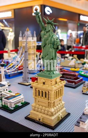 Freiheitsstatue aus lego-Blöcken auf einer lego-Ausstellung, aus der Nähe Stockfoto