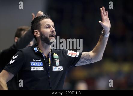 Magdeburg, Deutschland. 02. März 2023. Handball: Champions League, SC Magdeburg - Dinamo Bukarest, Gruppenbühne, Gruppe A, Matchday 14, GETEC Arena Magdeburg Coach Bennet Wiegert Gesten. Kredit: Ronny Hartmann/dpa/Alamy Live News Stockfoto