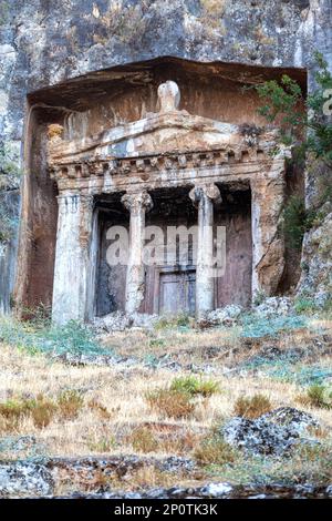 Alte Felsengräber und Sarkophage in Telmessos, Fethiye, Mugla, Türkiye Stockfoto