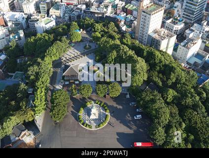 Busan, Südkorea - Mai 2019: Park- und Stadtbild rund um Busan vom Busan-Turm Stockfoto