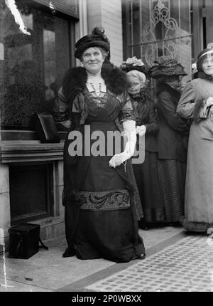 Mrs. Josephus Daniels, Mrs. Woodrow Wilson, Erstes Frühstück, 1913. Amerikanischer Suffragistenführer und Schriftsteller Addie Worth Bagley Daniels. Stockfoto