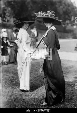 Freundschafts-Charity-Fete - Gladys Ingalls; Frau C.A. Munn, 1913. Stockfoto