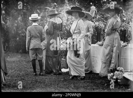 Friendship Charity Fete - Gladys Ingalls Und Katharane Elkins, 1913. Stockfoto