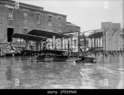 Experimentelle Tandem-Biplane Über Potomac-Embodying-Langley-Prinzipien, 1917. Verwandt mit Samuel Pierpont Langley, Sekretär, Smithsonian Institute. Stockfoto