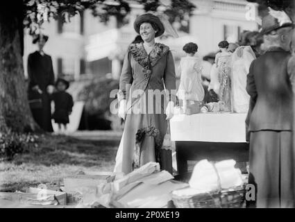 Mrs. Thomas Riley Marshall, Freundschafts-Wohltätigkeitsfest, 1913. Lois Irene Marshall, Ehefrau von Thomas R. Marshall, US-Vizepräsident. Stockfoto