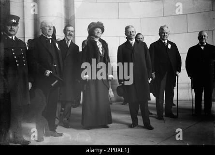 Vizepräsident Thomas Riley Marshall – Ankunft zur Amtseinführung: B.F. MacFarland; Sen. J.W. Kern von Indiana; Frau Marshall; Rep. H.T. Rainey, 1913. Thomas Riley Marshall war von 1909 bis 1913 Gouverneur von Indiana; von 1913 bis 1921 Vizepräsident der Vereinigten Staaten. Stockfoto