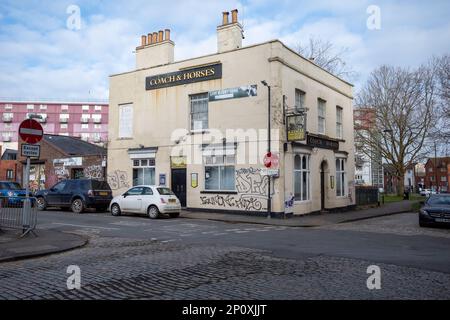 Außenfassade des Coach and Horses Pub, Bristol, Großbritannien (Mar23) Stockfoto