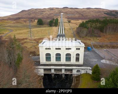 Luftaufnahme des Rannoch Kraftwerks ein Wasserkraftwerk auf Loch Rannoch , Perth und Kinross Scotland, Großbritannien Stockfoto