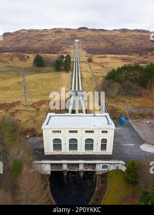 Luftaufnahme des Rannoch Kraftwerks ein Wasserkraftwerk auf Loch Rannoch , Perth und Kinross Scotland, Großbritannien Stockfoto