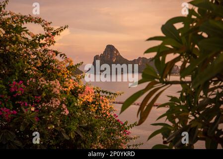 Der Blick vom Wat Thammikaram Mahathat Worawihan in der Stadt Phrachuap Khiri Khan in der Provinz Prachuap Khiri Khan in Thailand, Thailand Stockfoto