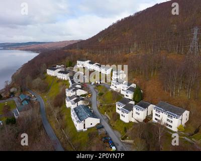 Blick aus der Vogelperspektive auf das Loch Rannoch Hotel and Estate in Kinloch Rannoch, Perth und Kinross, Schottland, Großbritannien Stockfoto