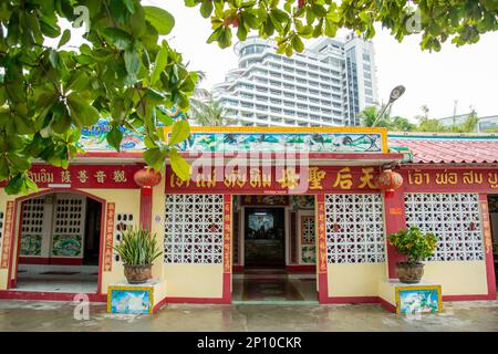 Der Blick vom chinesischen Tempel an der Küste der Altstadt von Hua hin in der Provinz Prachuap Khiri Khan in Thailand, Thailand, Hu Stockfoto