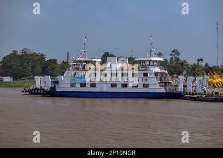 Fähre über den Mekong River, Sa DEC City, Vietnam Stockfoto