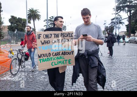 Rom, Italien. 3. März 2023. März organisiert von FridayForFuture Italy Movement in Rom anlässlich des Global Climate Strike for Climate Justice (Kreditbild: © Matteo Nardone/Pacific Press via ZUMA Press Wire) NUR REDAKTIONELLE VERWENDUNG! Nicht für den kommerziellen GEBRAUCH! Stockfoto