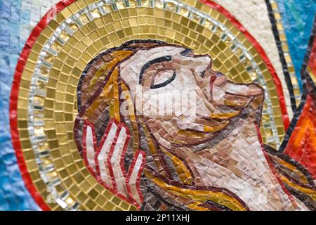 Jesus wird vom Kreuz genommen und seiner Mutter übergeben. Stockfoto