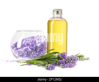 Lavendel's Spa-Produkte mit Lavendelblumen auf weißem Hintergrund Stockfoto