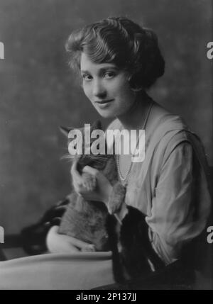 Bainter, Fay, Miss, mit Buzzer, der Katze, Porträtfoto, 1916. Stockfoto