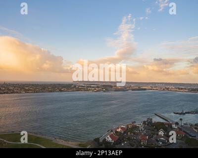 Blick aus der Vogelperspektive auf Point Loma und San Diego Bay in Kalifornien Stockfoto