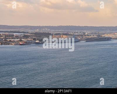 Blick aus der Vogelperspektive auf Point Loma und San Diego Bay in Kalifornien Stockfoto