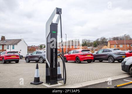 LADESTATION FÜR ELEKTROAUTOS VON PORSCHE Stockfoto