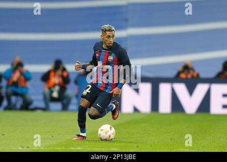 Madrid, Spanien. 2. März 2023. Raphinha (Barcelona) Fußball : Spanische „Copa del Rey“ Halbfinnspiele 1.-er Beinkampf zwischen dem Real Madrid CF 0-1 FC Barcelona im Estadio Santiago Bernabeu in Madrid, Spanien . Kredit: Mutsu Kawamori/AFLO/Alamy Live News Stockfoto