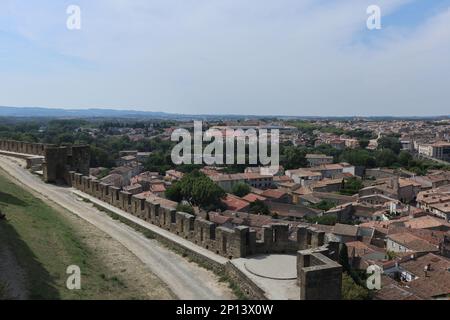 Panoramablick von der Mauer von Carcassonne in Frankreich Stockfoto