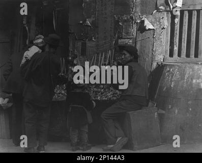 Spielzeughändler, Chinatown, San Francisco, zwischen 1896 und 1906. Stockfoto