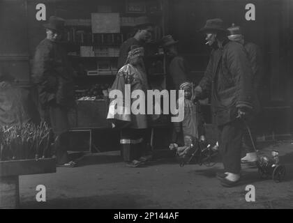 Der Spielzeughändler, Chinatown, San Francisco, zwischen 1896 und 1906. Stockfoto