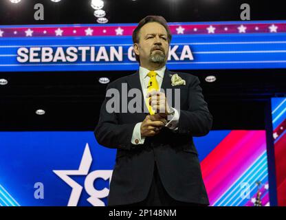 Oxon Hill, Usa. 03. März 2023. Sebastian Gorka, Gastgeber, America First, auf der 2023 Conservative Political Action Conference (CPAC) in National Harbor, Maryland, USA, am Freitag, den 3. März, 2023. Kredit: Ron Sachs/CNP Photo von Ron Sachs/CNP/ABACAPRESS.COM Kredit: Abaca Press/Alamy Live News Stockfoto