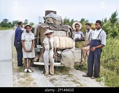 Eine Gruppe von Florida-Migranten auf dem Weg nach Cranberry, New Jersey, um Kartoffeln zu pflücken, nahe Shawboro, North Carolina, USA, Jack Delano, USA Farm Security Administration, Juli 1940 Stockfoto