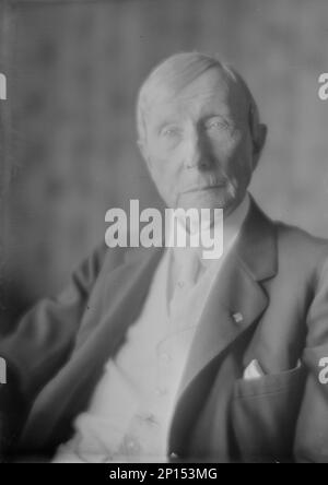 Mr. J.D. Rockefeller, Porträtfoto, 1918. August 2. Amerikanischer Geschäftsmann und Philanthrop John Davison Rockefeller Sr In seinen 50s Jahren entwickelte er Alopezie, verlor seinen Schnurrbart und trug Toup&#xe9;es. Stockfoto