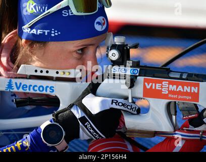 Anais Chevalier-Bouchet aus Frankreich tritt am 7 3. März 2023 im Rahmen der BMW IBU Weltmeisterschaft Biathlon NMNM 2023 in Nove Mesto na Morave in der Tschechischen Republik an einem 5-km-Sprintrennen der Frauen an. (CTK Photo/Lubos Pavlicek) (CTK Photo/Lubos Pavlicek) Kredit: CTK/Alamy Live News Stockfoto
