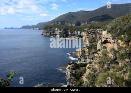 Klippen in der Nähe von Cape Hauy, Tasman-Halbinsel, Tasmanien Stockfoto