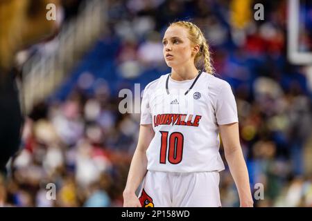 Greensboro, NC, USA. 3. März 2023. Die Louisville Cardinals bewachen Hailey Van Lith (10) während des Viertelfinals des Women's ACC Tournament gegen die Wake Forest Demon Deacons im Greensboro Coliseum in Greensboro, NC. (Scott Kinser/Cal Sport Media). Kredit: csm/Alamy Live News Stockfoto