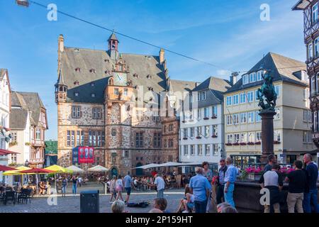 Marburg: Rathaus, Marktplatz, Altstadt, Fachwerkhäuser, Restaurant in Lahntal, Hessen, Hessen, Deutschland Stockfoto