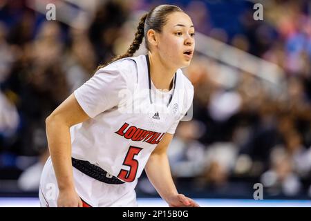 Greensboro, NC, USA. 3. März 2023. Die Louisville Cardinals bewachen Mykasa Robinson (5) während des Viertelfinals des Women's ACC Tournament gegen die Wake Forest Demon Deacons im Greensboro Coliseum in Greensboro, NC. (Scott Kinser/Cal Sport Media). Kredit: csm/Alamy Live News Stockfoto