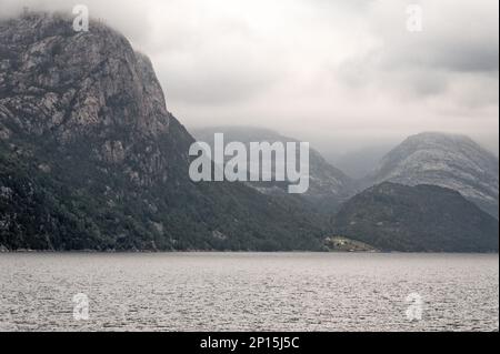 Malerische Aussicht in Lysefjord, in der Nähe von Stavanger, Norwegen. Reiseziel Nordeuropa Stockfoto