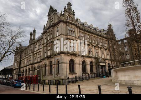 02.03.2023 Preston, Lancashire, Großbritannien. Der Preston Cenotaph steht auf dem Market Square, Preston, Lancashire, England, und ist ein Denkmal für Soldaten von Pre Stockfoto