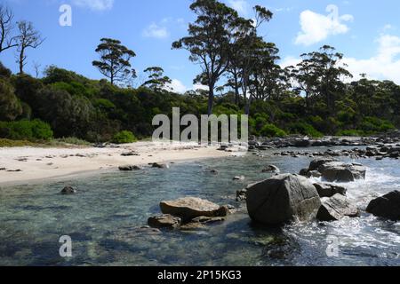 Unberührte Küste und Strände in der Nähe von Skeleton Bay, Binalong Tasmanien Stockfoto