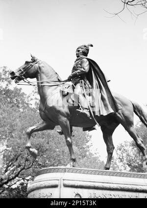 Reiterstatuen in Washington, D.C., zwischen 1911 und 1942. Skulptur des Brigadegenerals Casimir Pulaski von Kazimierz Chodzinski. Stockfoto