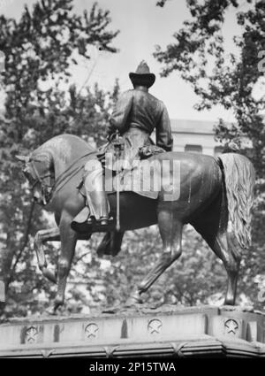 Reiterstatuen in Washington, D.C., zwischen 1911 und 1942. Skulptur von Brigadegeneral James B. McPherson von Louis Rebisso. Stockfoto