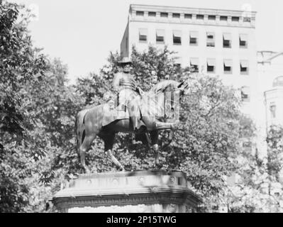 Reiterstatuen in Washington, D.C., zwischen 1911 und 1942. Skulptur von Brigadegeneral James B. McPherson von Louis Rebisso. Stockfoto