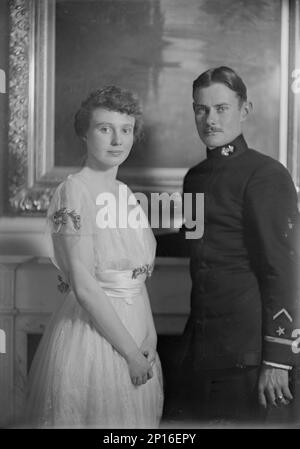 Mr. Miller und Miss Carnegie, Porträtfoto, 1918. Dezember 11. Erbin Margaret Carnegie Miller und Roswell Miller Junior. Stockfoto