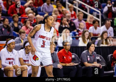 Greensboro, NC, USA. 3. März 2023. Louisville Cardinals bewachen Chrislyn Carr (3) während des Viertelfinals des Women's ACC Tournament gegen die Wake Forest Demon Deacons im Greensboro Coliseum in Greensboro, NC. (Scott Kinser/Cal Sport Media). Kredit: csm/Alamy Live News Stockfoto